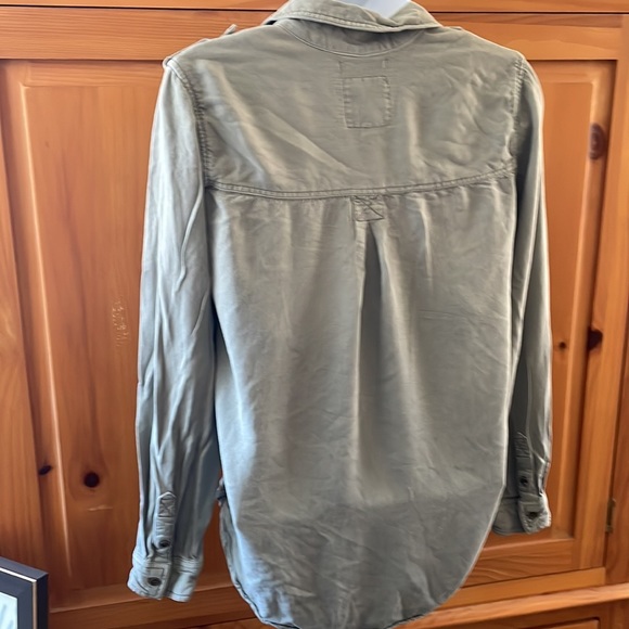 AEO 🦅 Olive Top 💚 - Picture 14 of 17